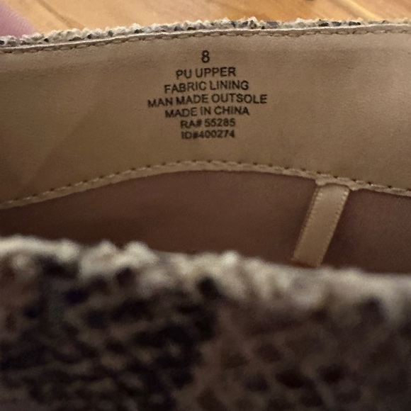 Express Snakeskin Textured Asymmetrical 3 1/4" Heel Booties Size 8 - Picture 6 of 8